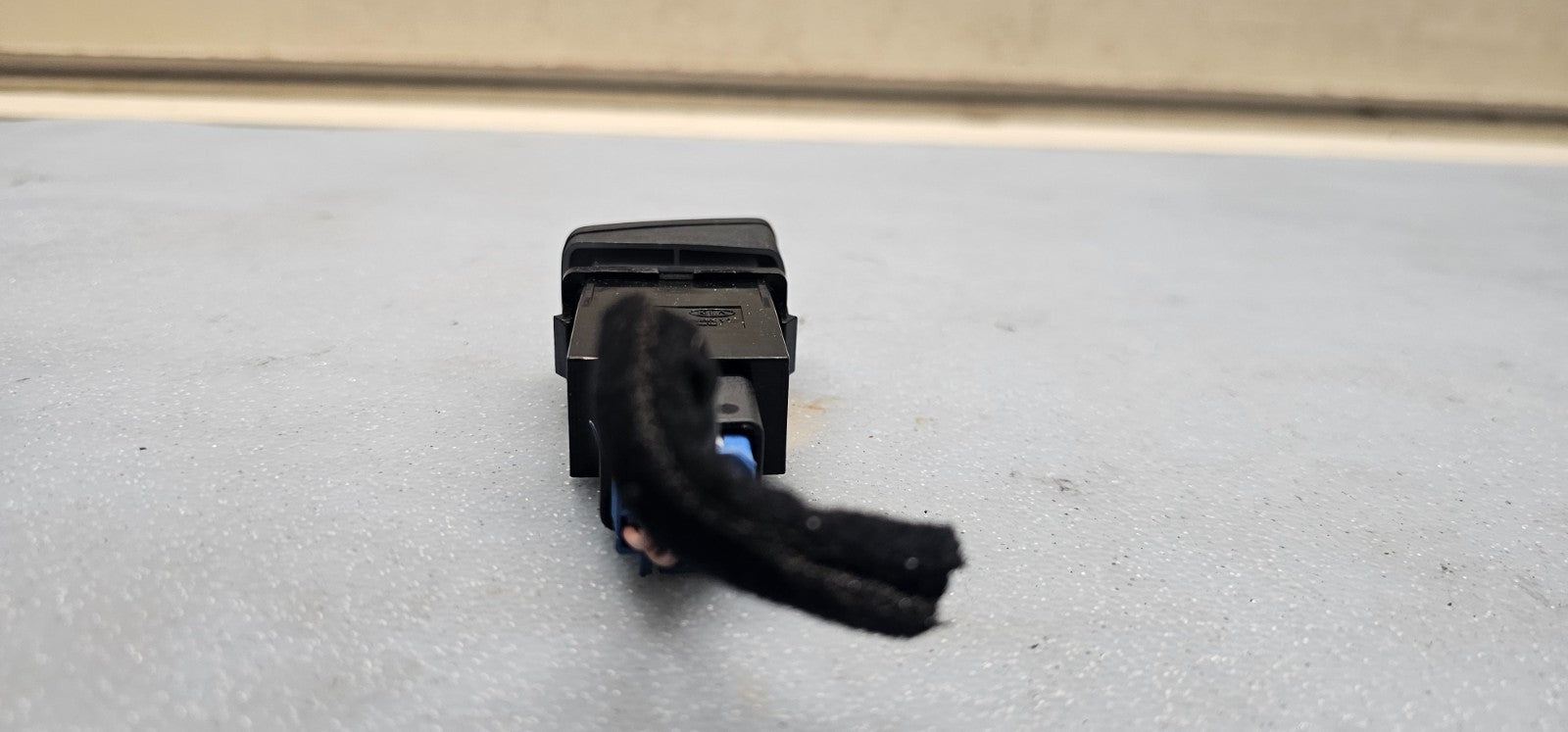 🔥05-06 Hyundai Tucson Rear Defrosted Defroster Heater Control Switch Button