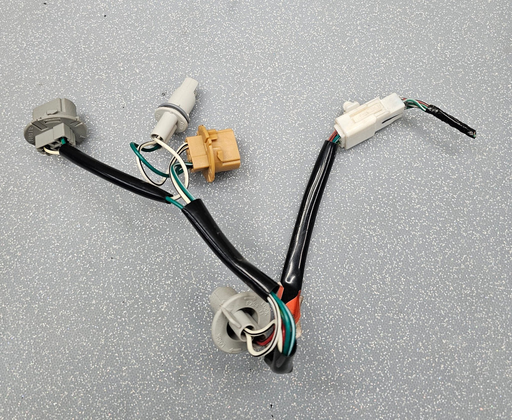 🔥2005-2006 Toyota Camry Tail Light Tail Lamp Bulb Socket Wiring Harness OEM