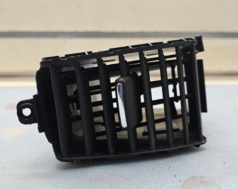 04-09 Legacy Outback Dash Front RIGHT Air Vent Heater Conditioning Filter Black