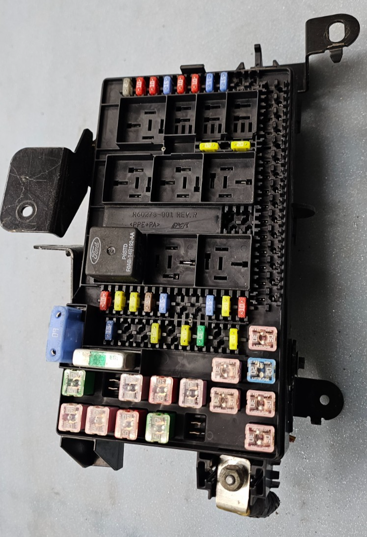 🔥05-07 FORD F250 F350 SUPERDUTY FUSE JUNCTION RELAY MODULE  BOX INTEGRATED