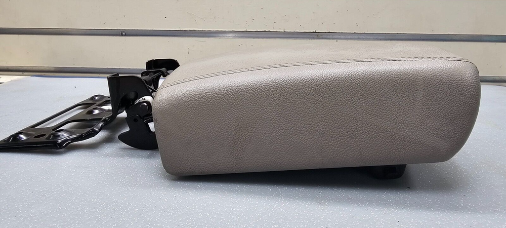 🔥15-18 KIA SEDONA Front Floor Console Lid Armrest Top Pad Storage Assembly Tan
