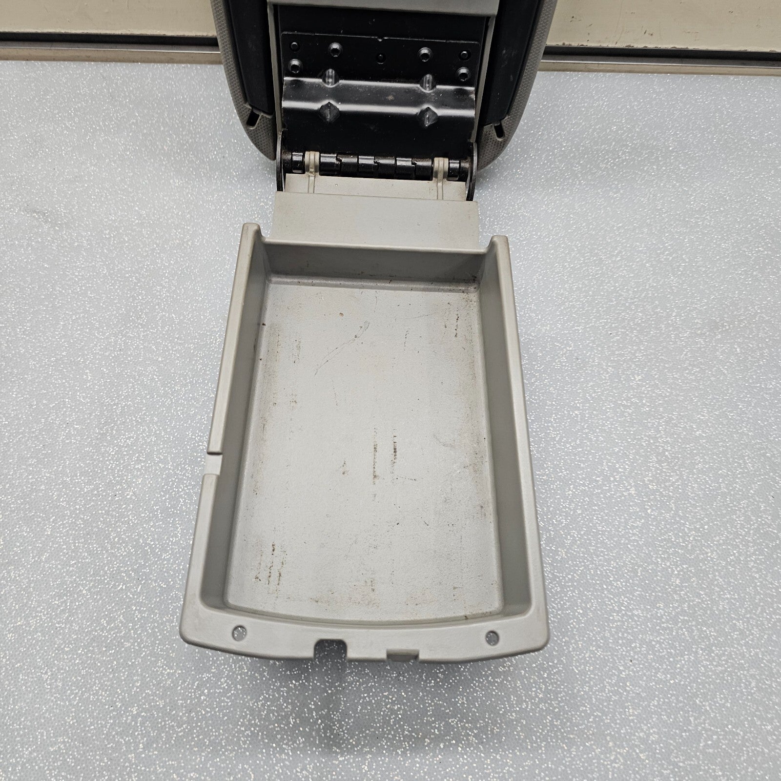 🔥07-10 Chrysler Sebring Center Console Lid Armrest Storage Assembly Top LT Gray