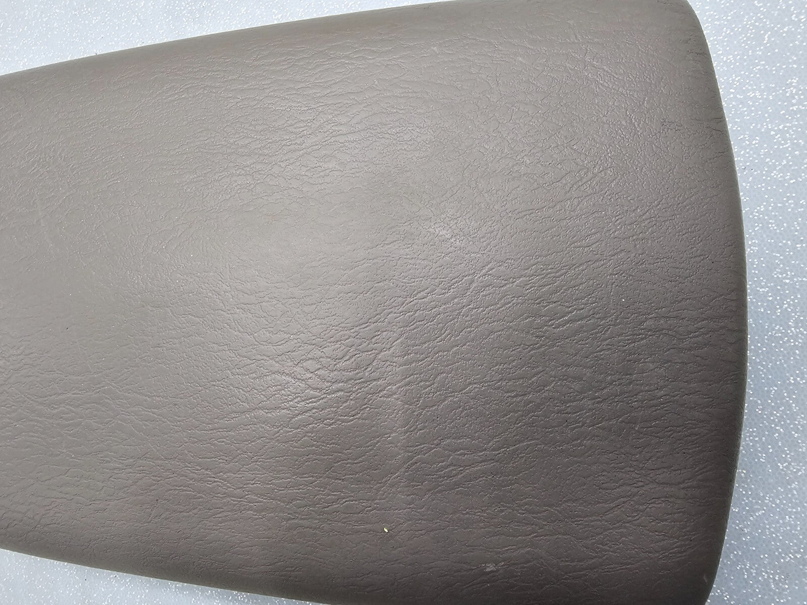 🔥02-07 Jeep Liberty Front Center Console Arm Rest Cover Lid Assembly DK TAN OEM