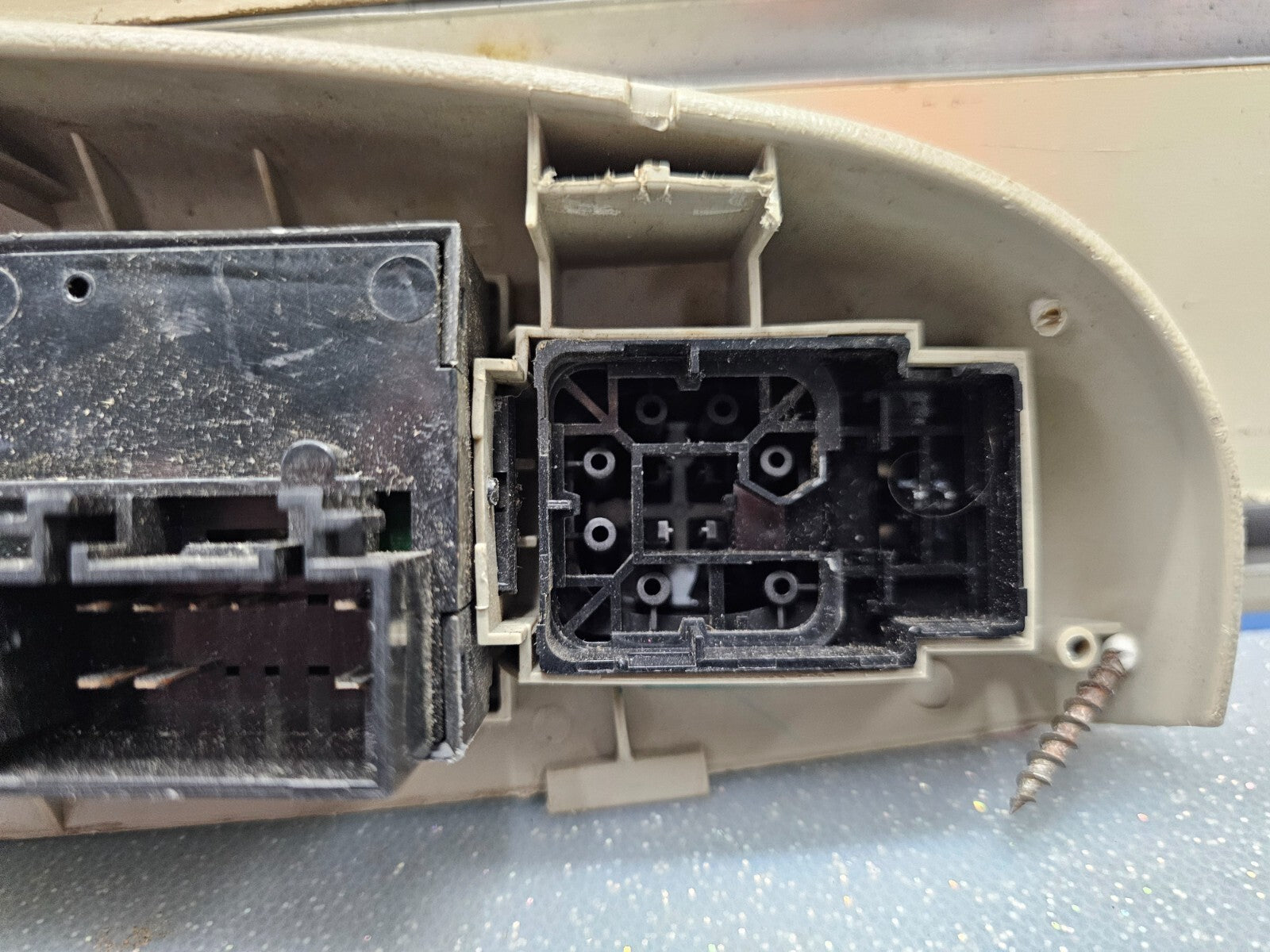 🔥99-02 Tahoe Suburban Yukon Left Driver Master Power Window Switch Assembly TAN