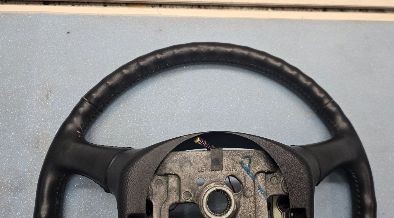 99-02 Chevy Silverado Tahoe Suburban Blazer SONOMA Steering Wheel Leather black