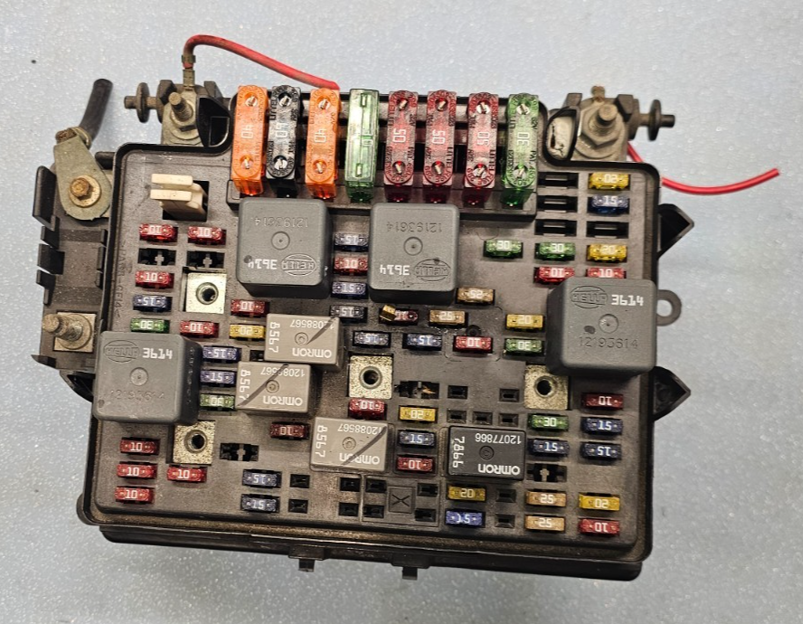 🔥99-02 Silverado Sierra Fuse Box Relay Junction Engine Integrated Power Module