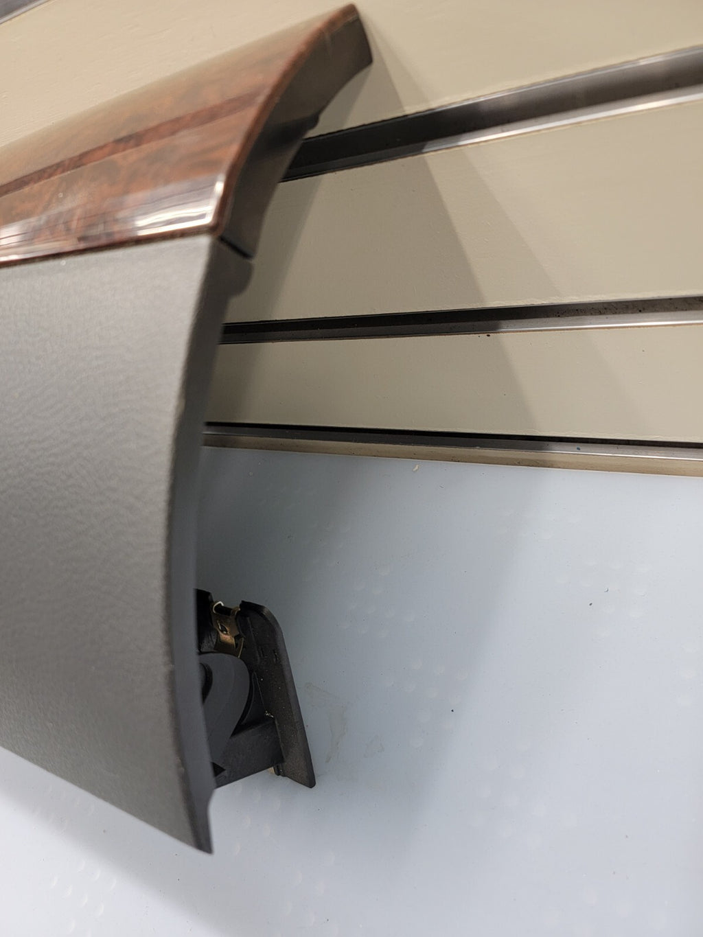 🔥08-10 Chrysler Town Country Upper Glove Box Dash Storage Door Lid Compartment