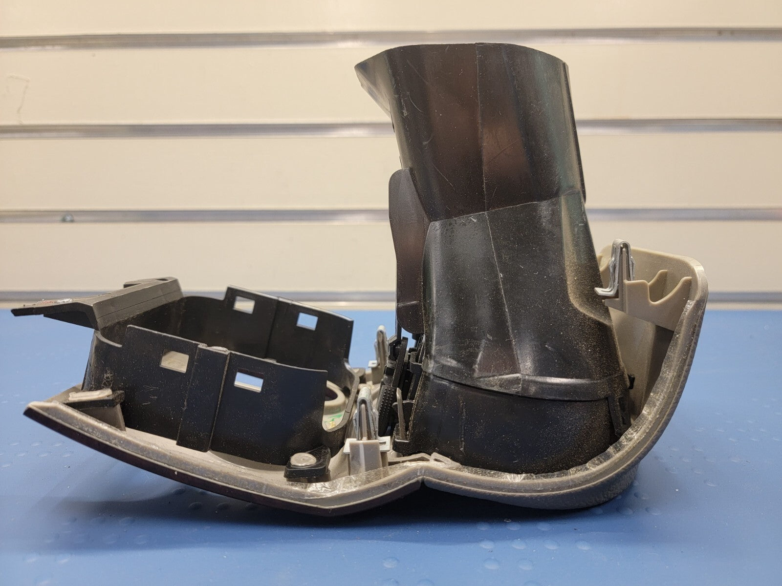 2002-2009 GMC Envoy Driver Left Head Light Switch Bezel with Air Vent woodgrain