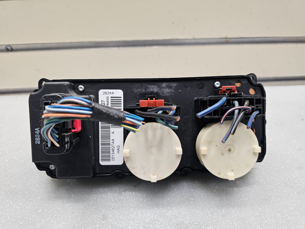 04-07 Dodge Caravan Town Country Dash AC Climate Temperature Heater Control OEM