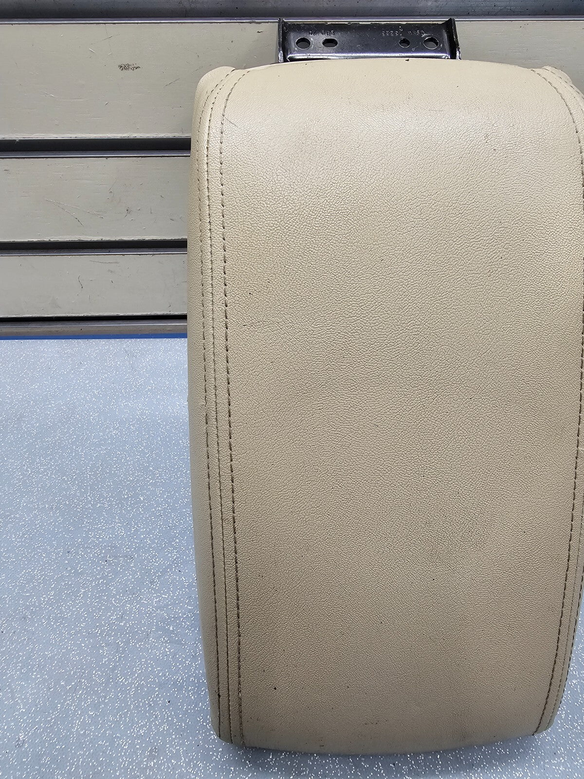 🔥09-13 Mazda 6 Center Console Leather Armrest Lid Top Pad Storage Assembly Tan