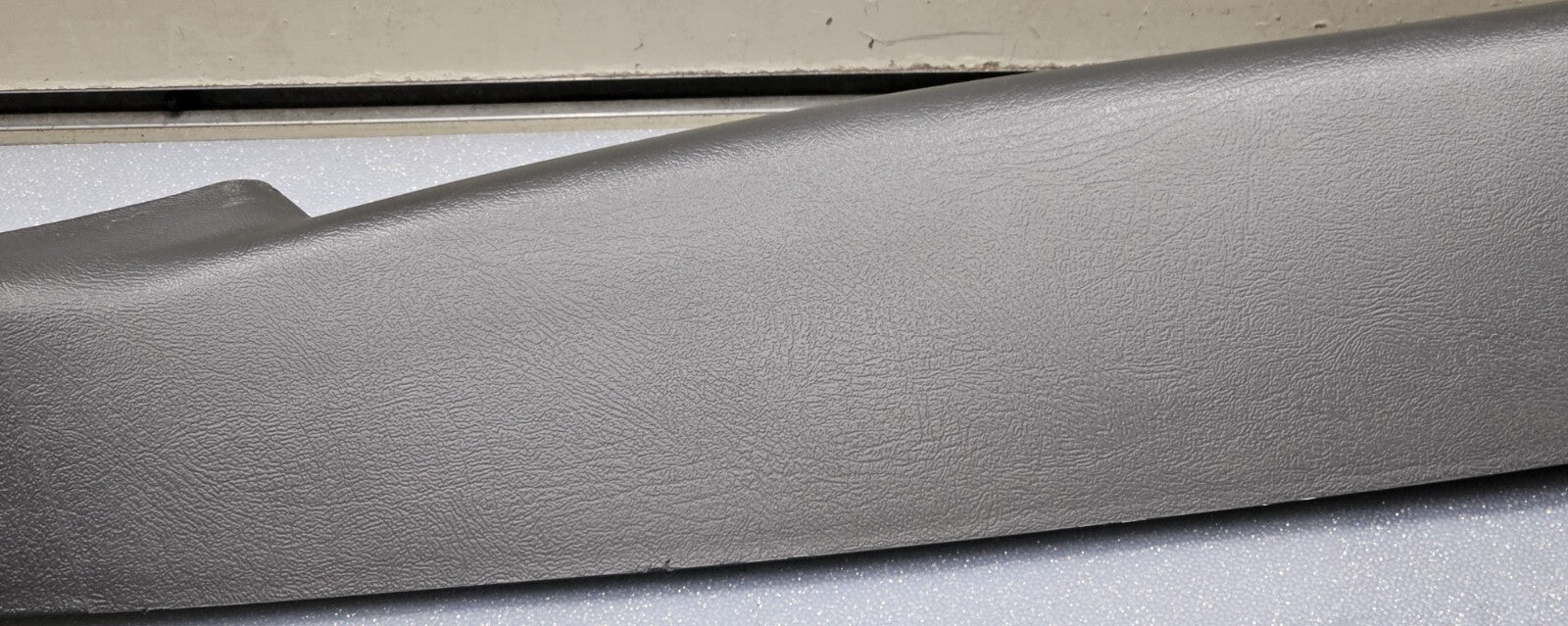 🔥99-06 SILVERADO SIERRA Roof Molding A PILLAR Trim LEFT Driver DARK GRAY P3