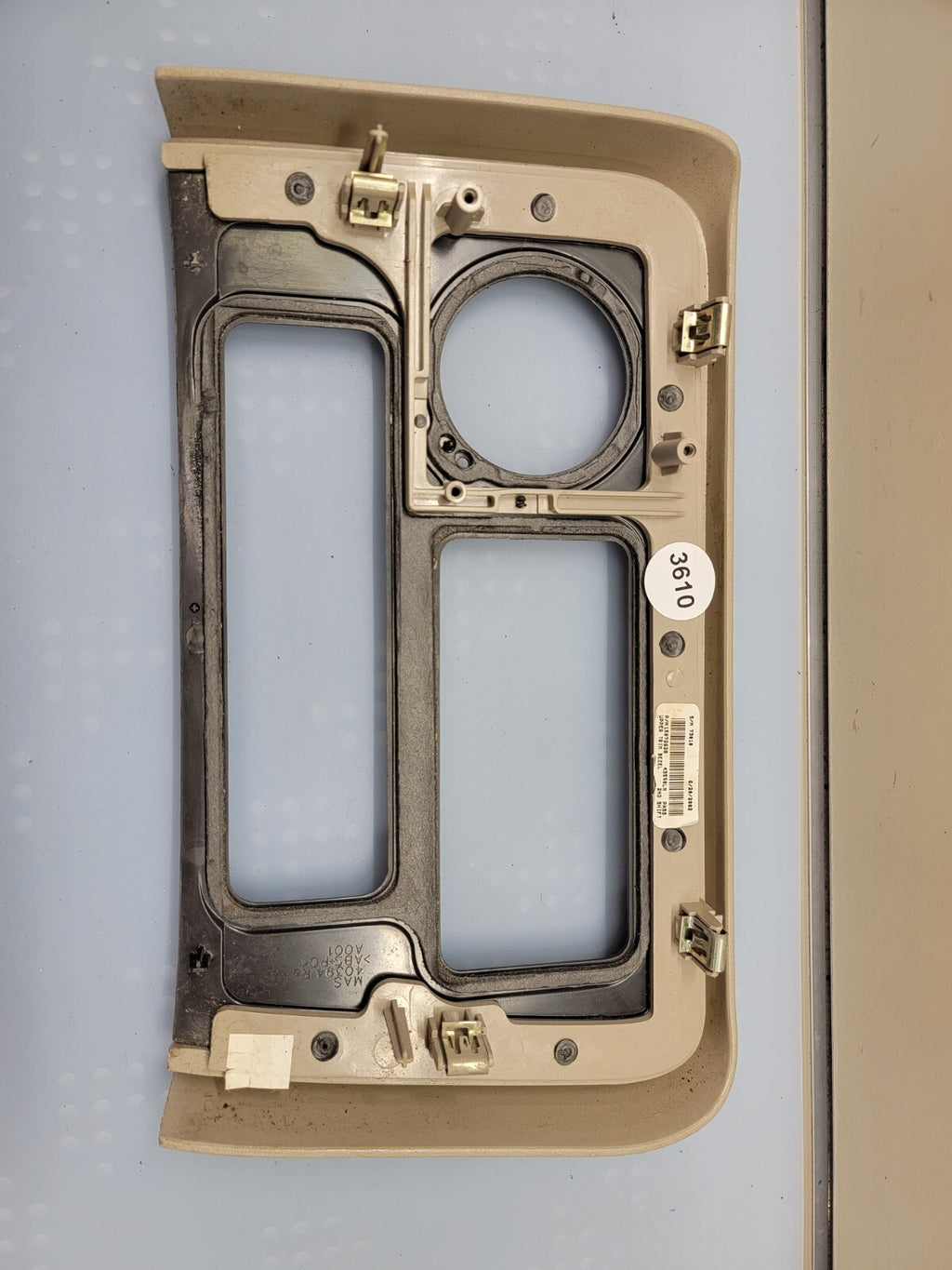 02-06 Cadillac Escalade Radio Dash Trim Bezel with Clock 15072628 gray/woodgrain