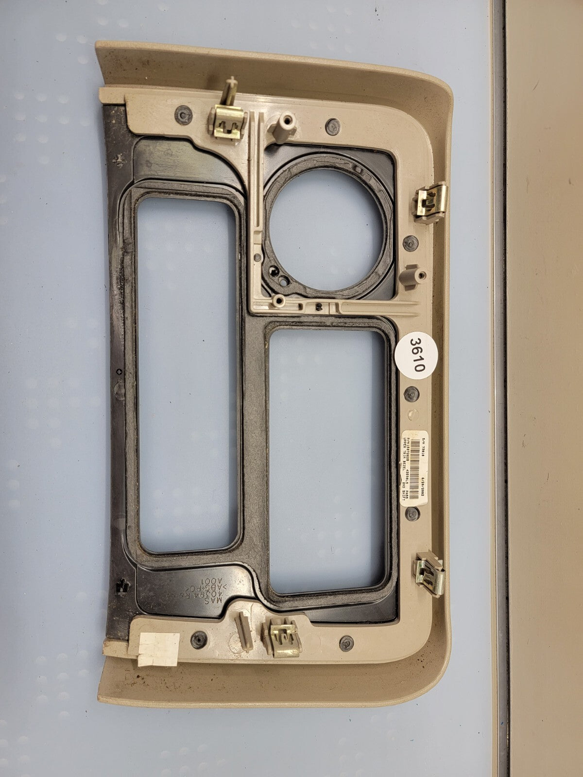 02-06 Cadillac Escalade Radio Dash Trim Bezel with Clock 15072628 gray/woodgrain