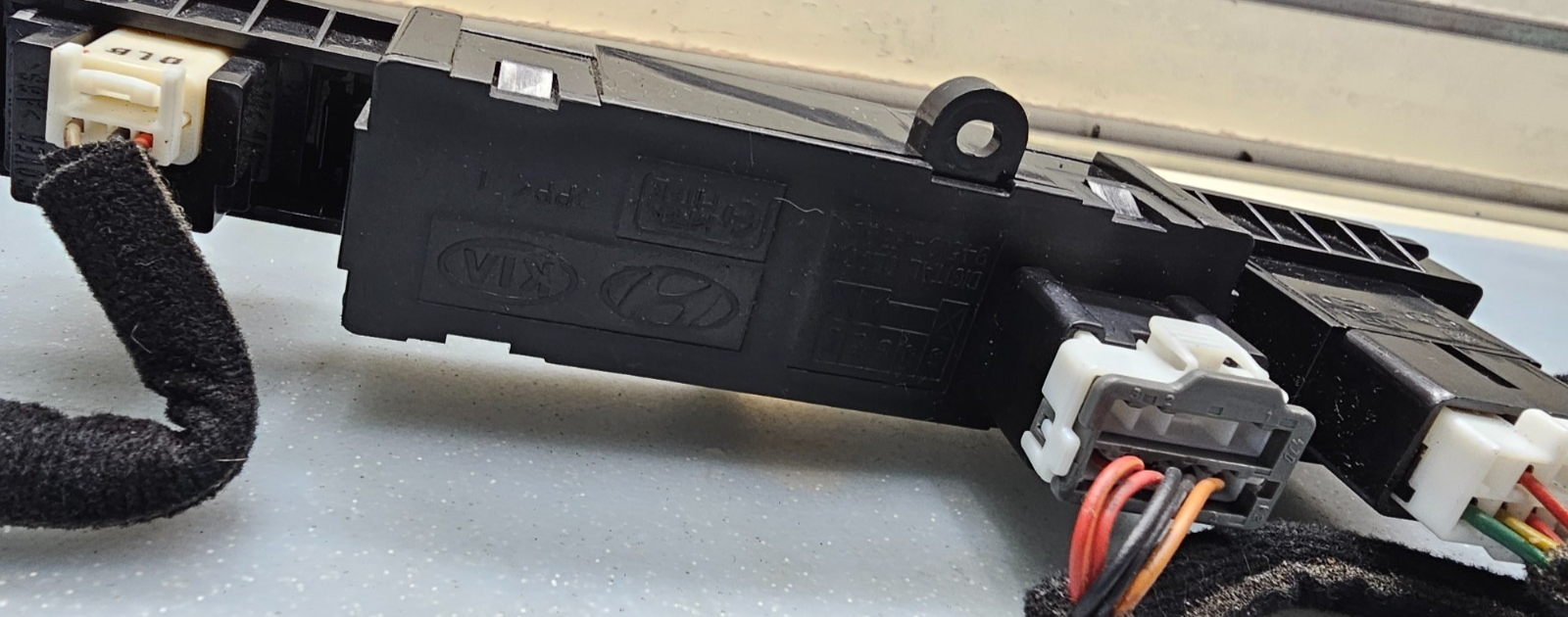 🔥05-10 Kia Sportage Hazard Switch Control Dash Clock Display Time Black