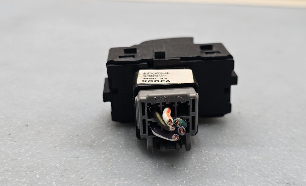 🔥06-19 Ford Explorer Crown Victoria  E-250 Window control Switch OEM black