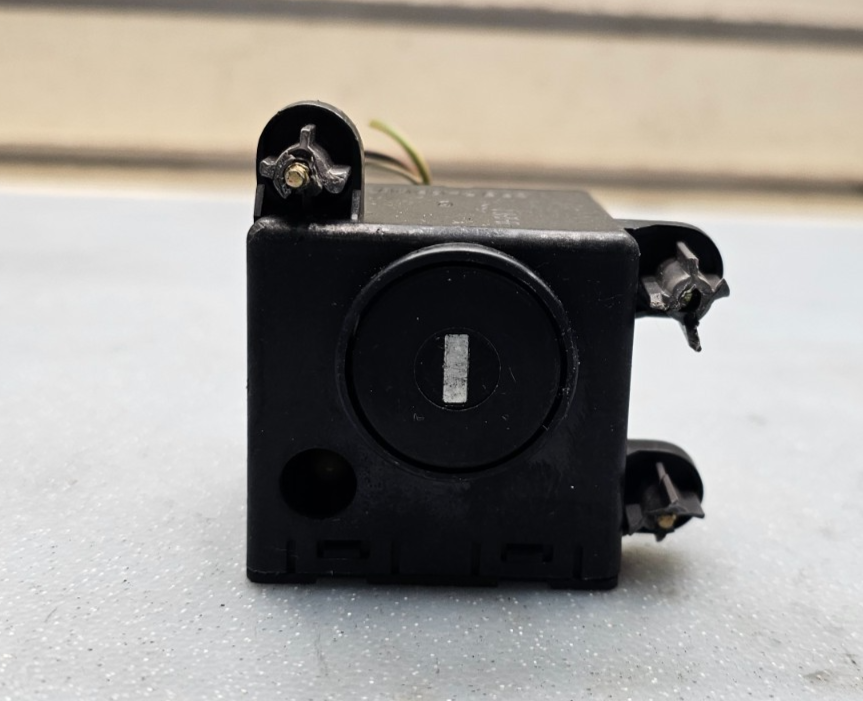 🔥99-07 Ford F250 F350 Dash Security Deactivation Switch Key On/Off Assembly