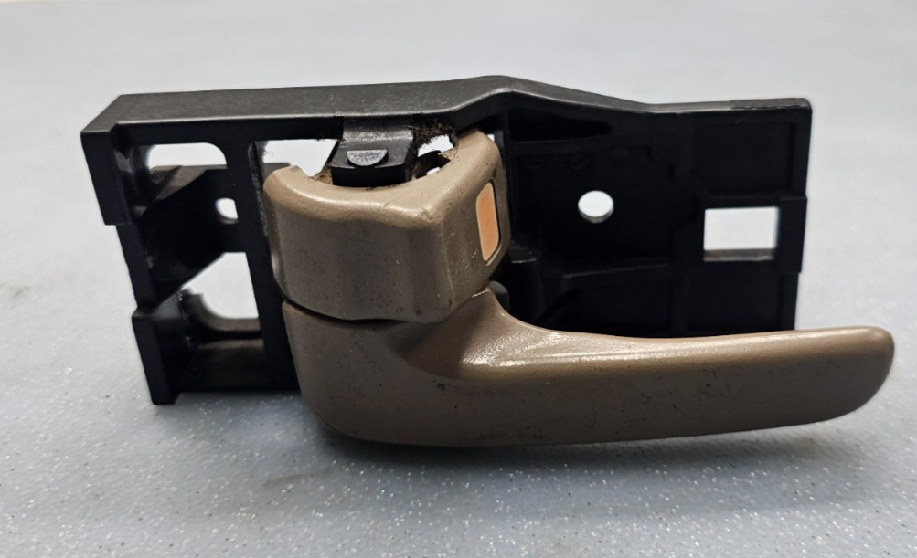 🔥1998-2003 Toyota Sienna Front Door Inside Handle Sub-Assembly Left Hand