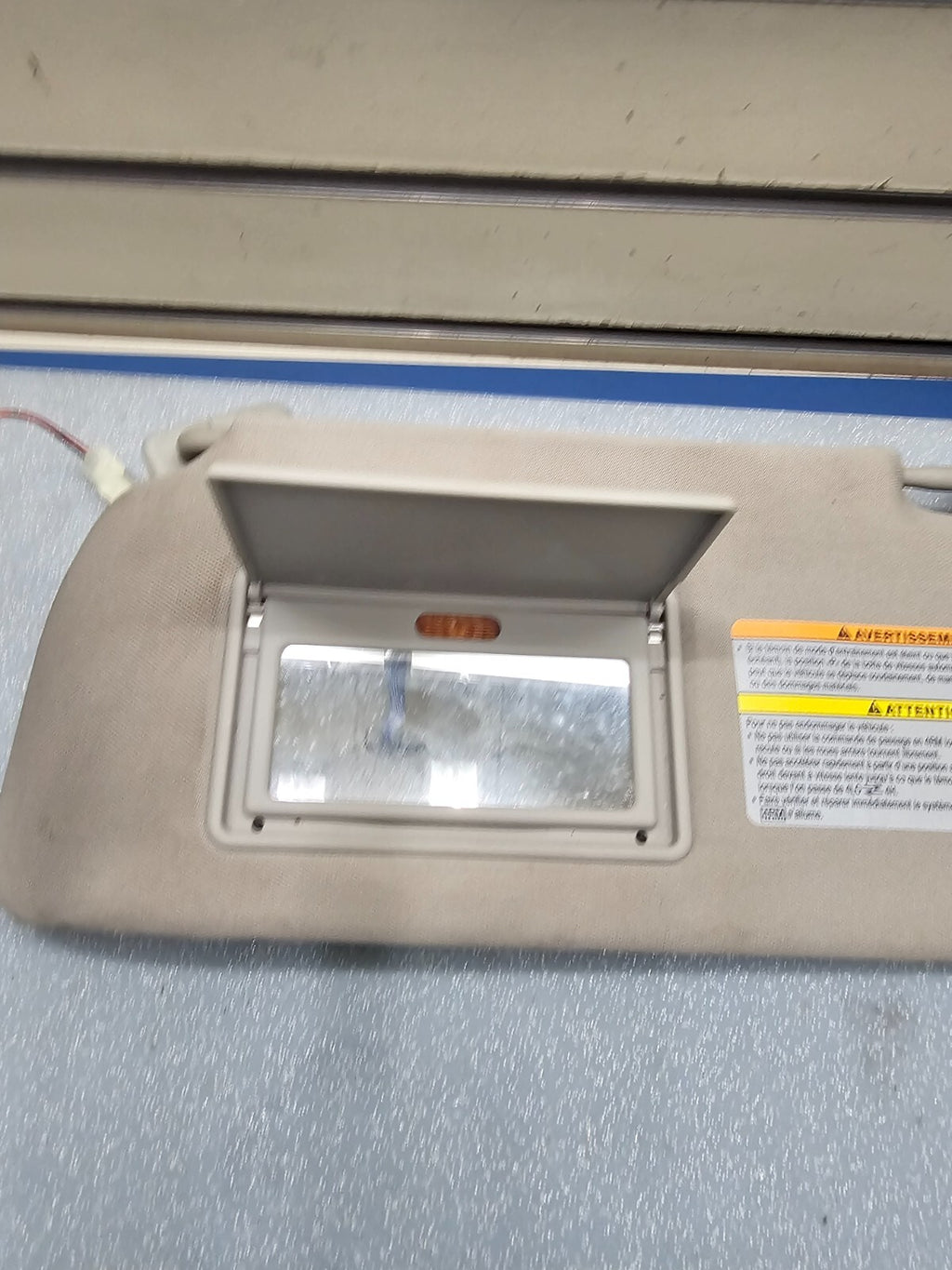 🔥05-12 Nissan Xterra Frontier Pathfinder Sun Visor driver side (gray-lighted)