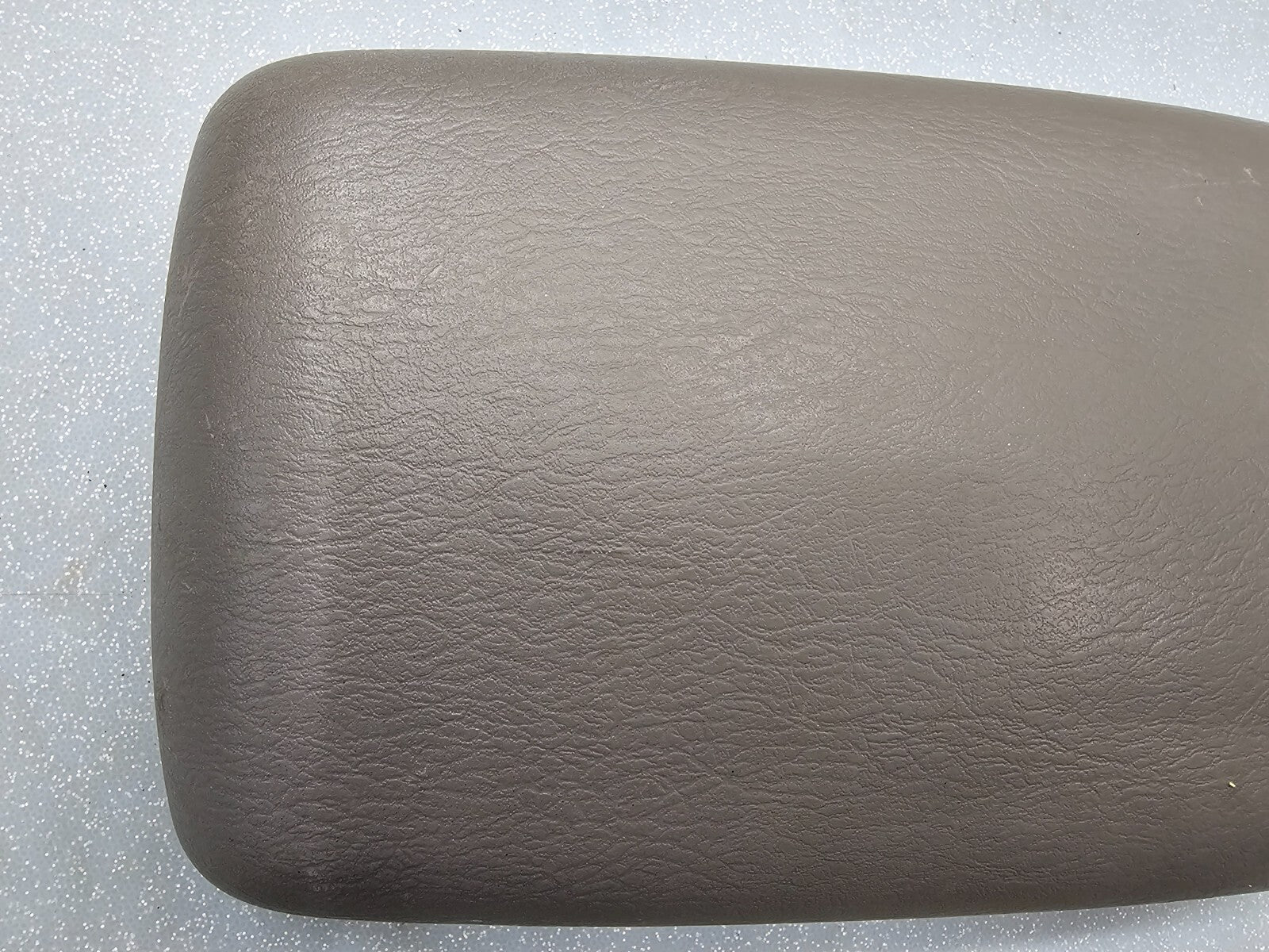 🔥02-07 Jeep Liberty Front Center Console Arm Rest Cover Lid Assembly DK TAN OEM