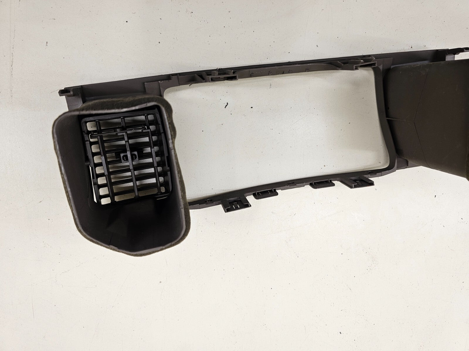 🔥03-08 TOYOTA COROLLA CENTER DASH RADIO SURROUND BEZEL TRIM PANEL OEM TAN B28