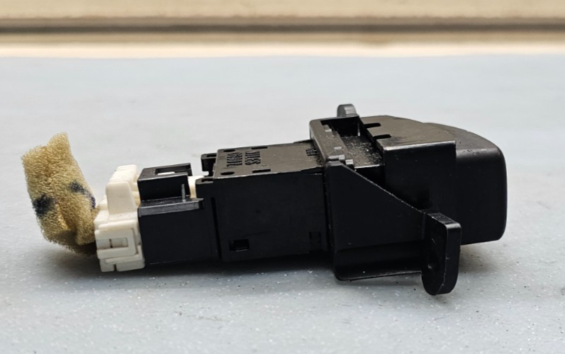🔥00-04 SUBARU OUTBACK SEDAN 4-DR EMERGENCY HAZARD CONTROL SWITCH BUTTON BLACK
