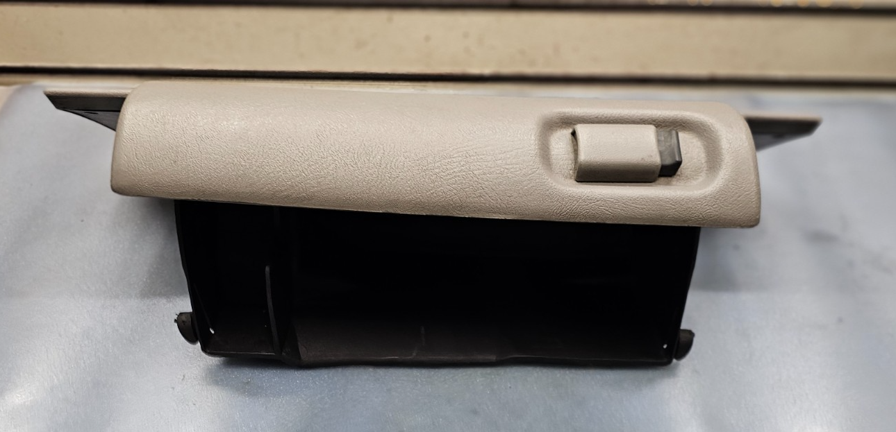 95-99 CHEVY GMC TRUCK SILVERADOC/K Glove Box Storage Compartment Assembly TAN G2