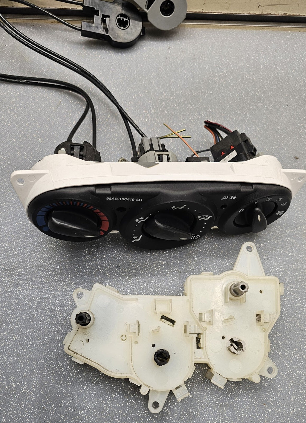 🔥00-07 Ford Focus Dash A/C Heater Climate Control Temperature W/Cables Actuator