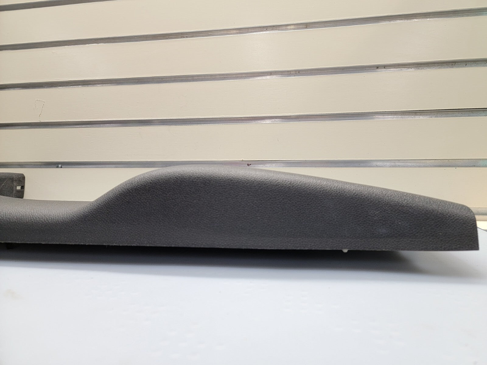 🔥07-09 CADILLAC ESCALADE LEFT CENTER UPPER B PILLAR TRIM PANEL OEM 108767 BLACK