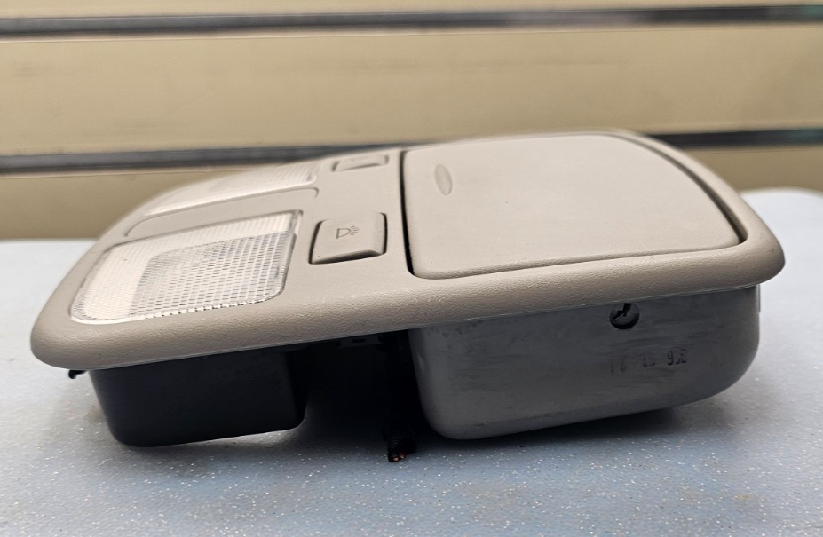 06-10 Hyundai Sonata Overhead Console Dome Map Light Lamp Storage Assembly TAN