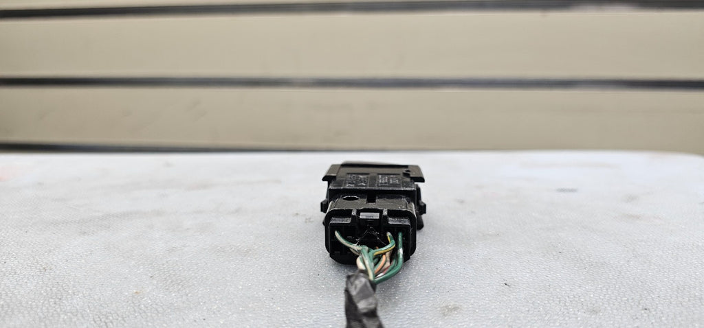98-02 COROLLA 05-10 AVALON HAZARD EMERGENCY LIGHT SWITCH DRIVER ASSEMBLY BLACK