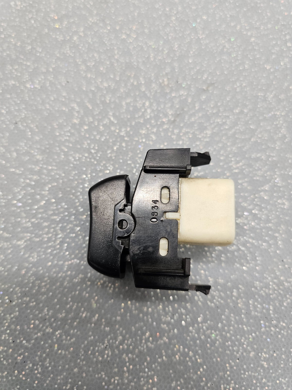 03 - 08 TOYOTA COROLLA BASE FRONT DOOR LOCK SWITCH OEM/TC