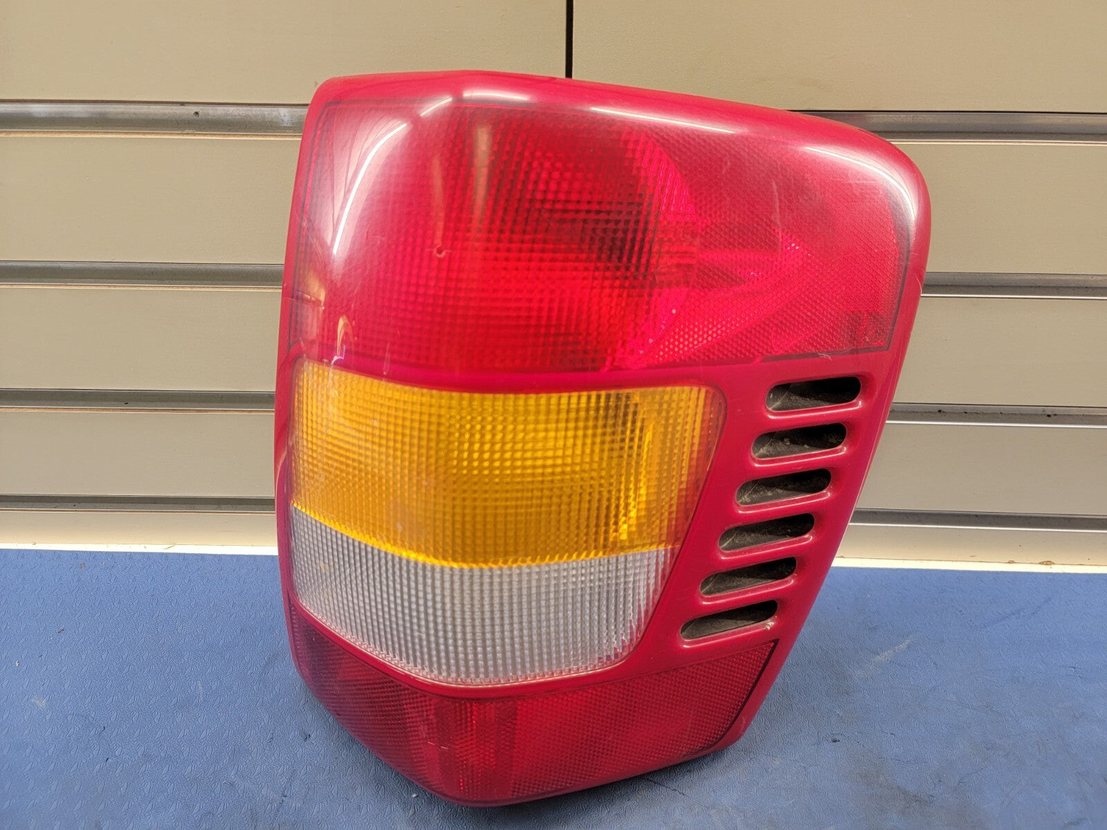🔥1999-2004 Jeep GRAND Cherokee Rear PASSENGER Side Tail Light Light OEM