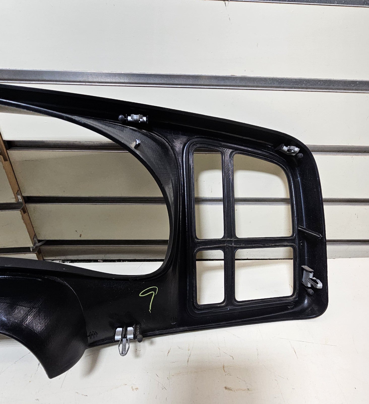 03-06 CHEVY GMC INSTRUMENT Cluster Speedo Dash Trim PANEL Radio Bezel DK GRAY C5