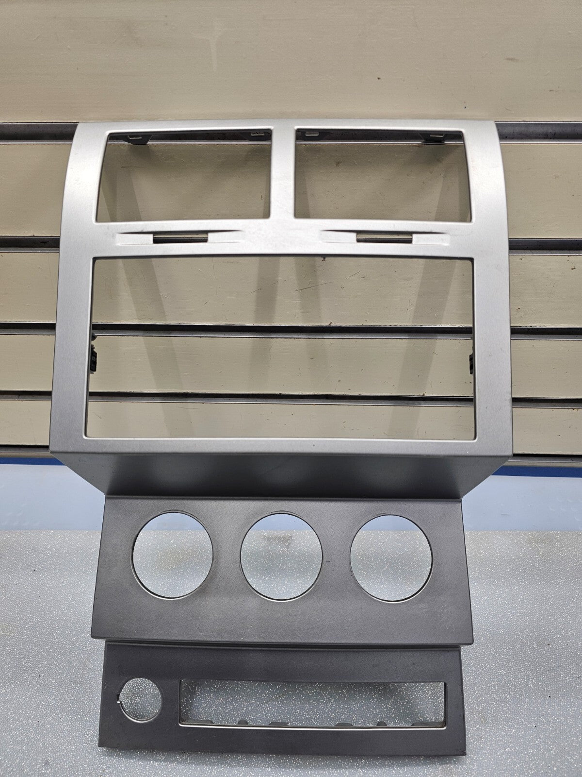 🔥2007-2012 Dodge Nitro Dash Radio Trim Bezel Silver W/ CLIMATE CONTROL SILVER