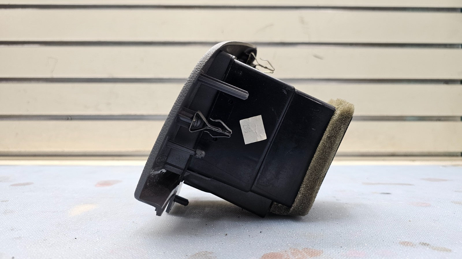98-11 Grand Marquis Crown Victoria Dash Right Passenger AC Heater Air Vent Black
