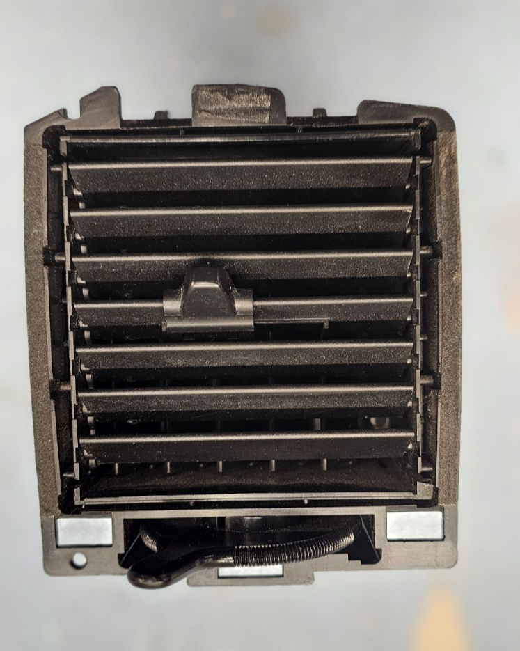 98-11 Grand Marquis Crown Victoria Dash Right Passenger AC Heater Air Vent Black