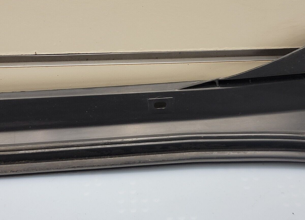 🔥2007-2014 CADILLAC ESCALADE WINDSHIELD LEFT DRIVER SIDE MOULDING OEM BLACK