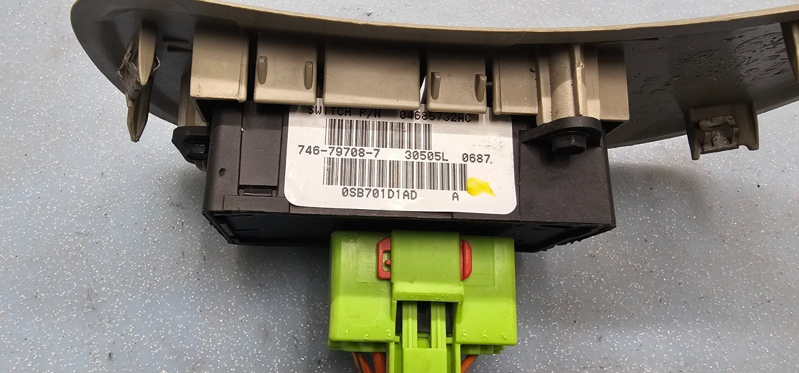 🔥01-07 Caravan Town Country Front Left Driver Window Door Lock Switch GRAY