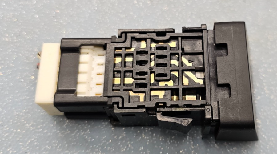 04-15 Armada Titan Hazard Emergency Warning Light Button Control Switch Assembly