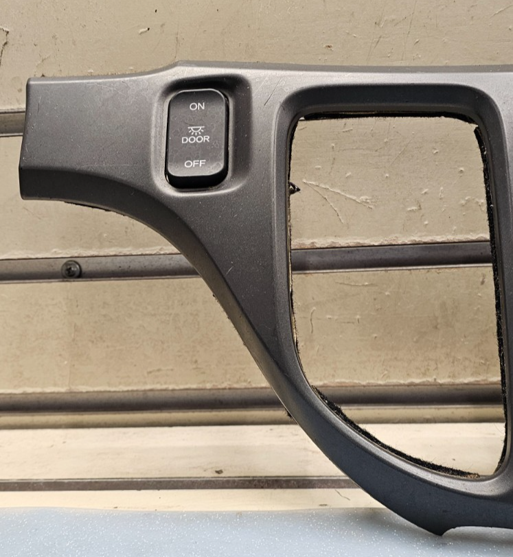 05-10 Honda Odyssey Center Dash Radio Climate Control Bezel Trim Panel Dark Gray