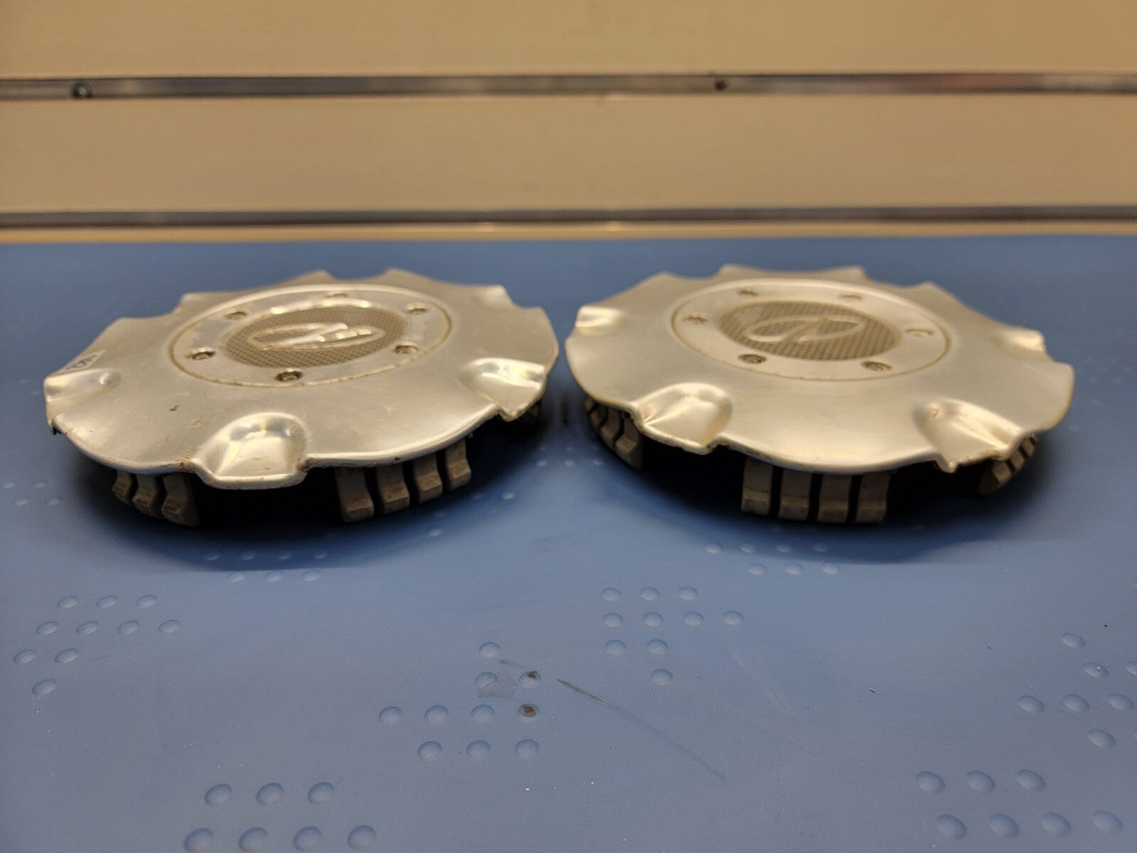 2002-2004 Oldsmobile Bravada Wheel Center Caps set OEM