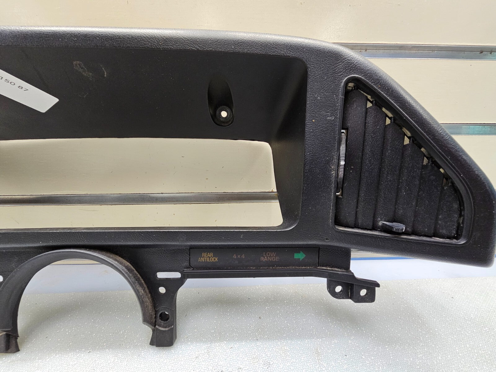 1987-1991 Ford F-150 F250 BRONCO Dash CLUSTER Bezel Speedo Gauge Trim Black C11