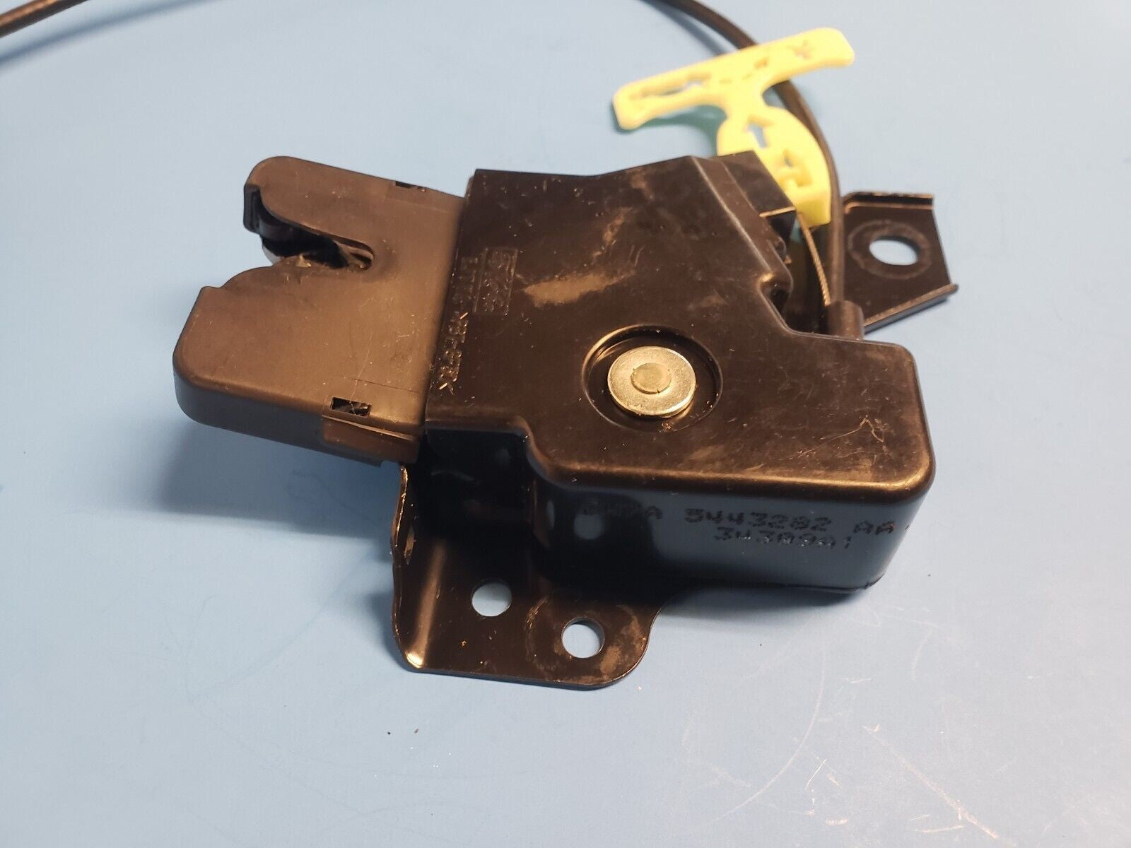 98-02 Lincoln Town Car Trunk Latch Release Actuator Deck Lid Door Lock Assembly
