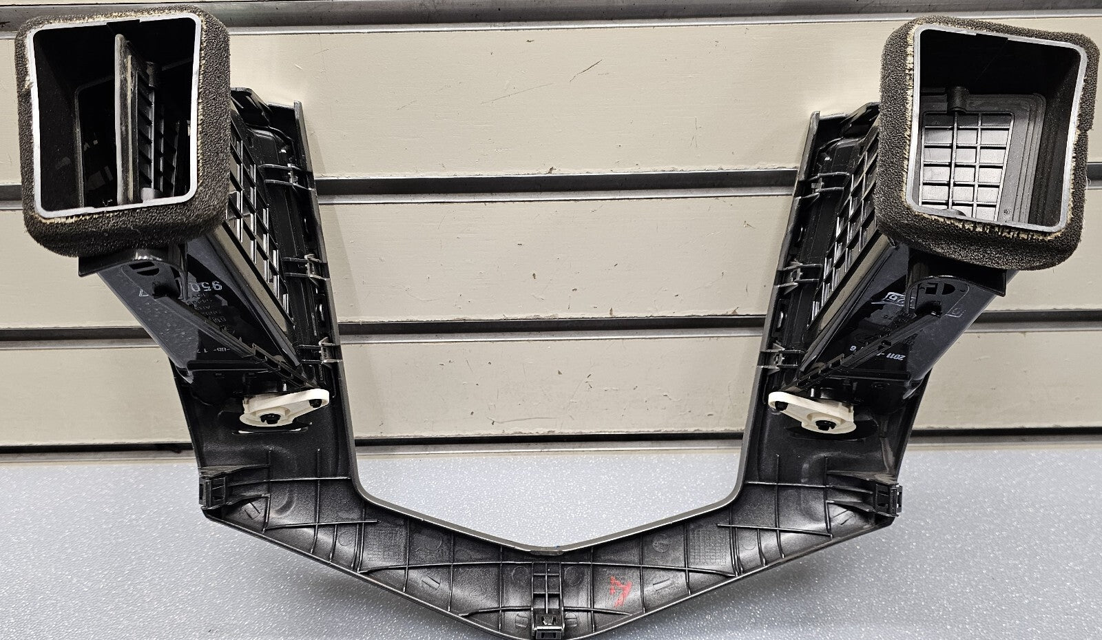 🔥11-14 Chevrolet Cruze Radio Bezel Center Vents Silver OEM