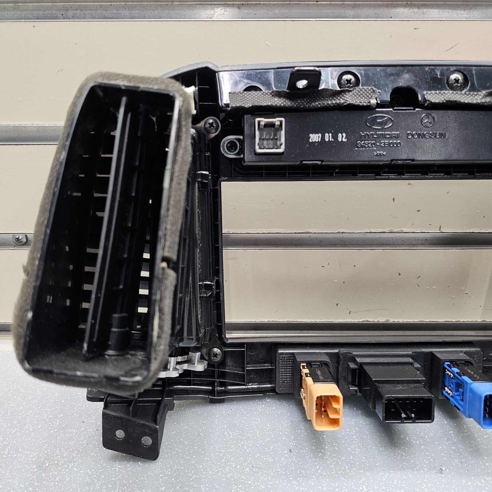 🔥10-12 Hyundai Santa Fe Dash Radio Display Bezel Climate Trim Panel Black B53