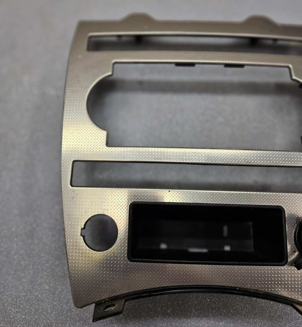 🔥05-07 JEEP GRAND CHEROKEE DASH PANEL RADIO SURROUND TRIM BEZEL Silver OEM B70