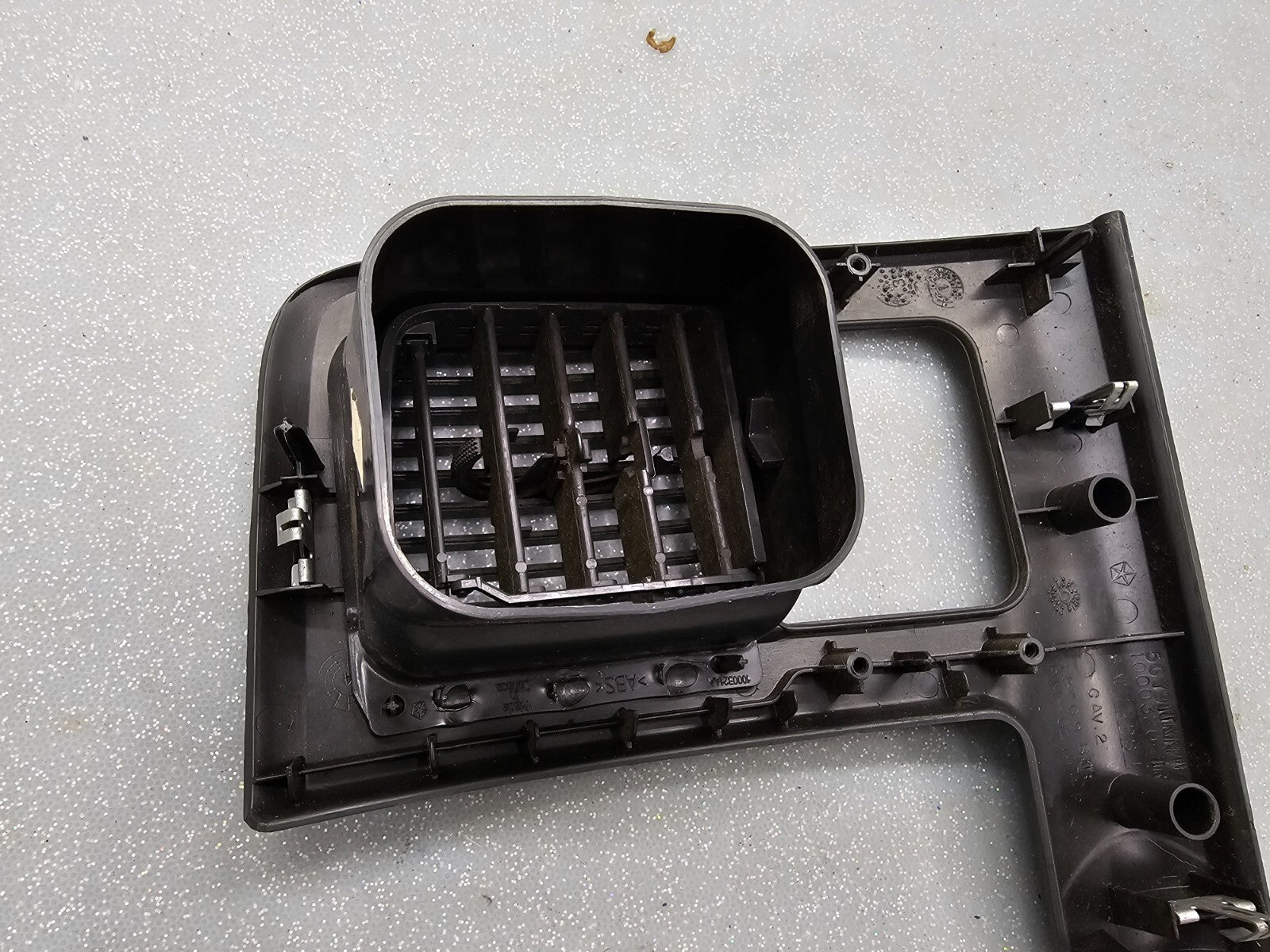 🔥2002-2005 Dodge RAM Front Left Driver Side A/C Heat Air Vent Taupe BLACK VT7