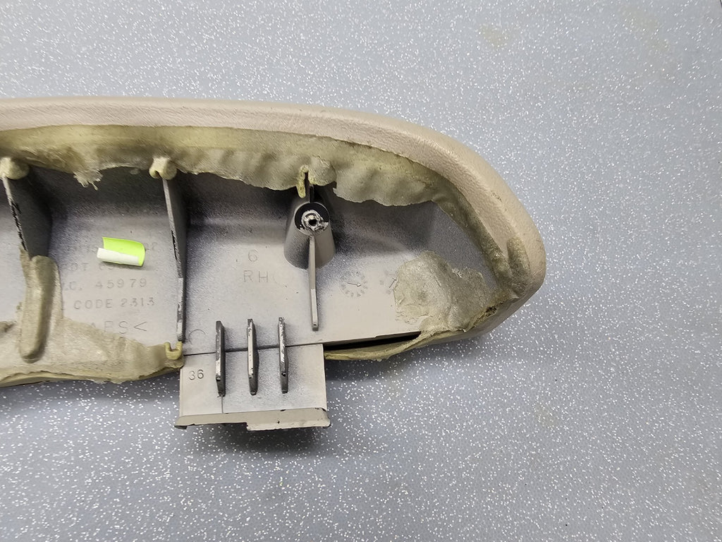 99-02 Chevrolet GMC Silverado Tahoe Front Right Door Armrest Handle Light Tan H1