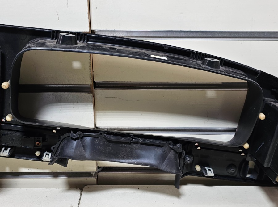 05-11 Lincoln Town Car Dash Speedometer Instrument Cluster Bezel Trim Panel Wood