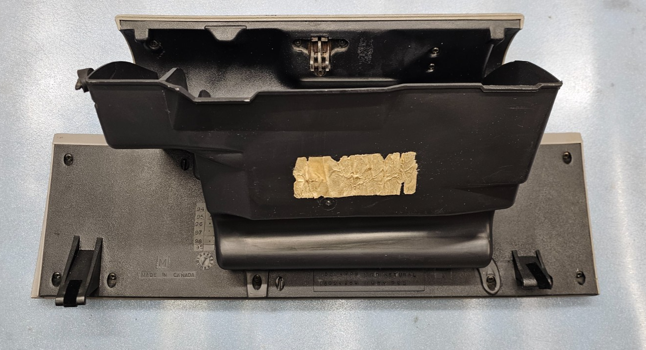 95-99 CHEVY GMC TRUCK SILVERADOC/K Glove Box Storage Compartment Assembly TAN